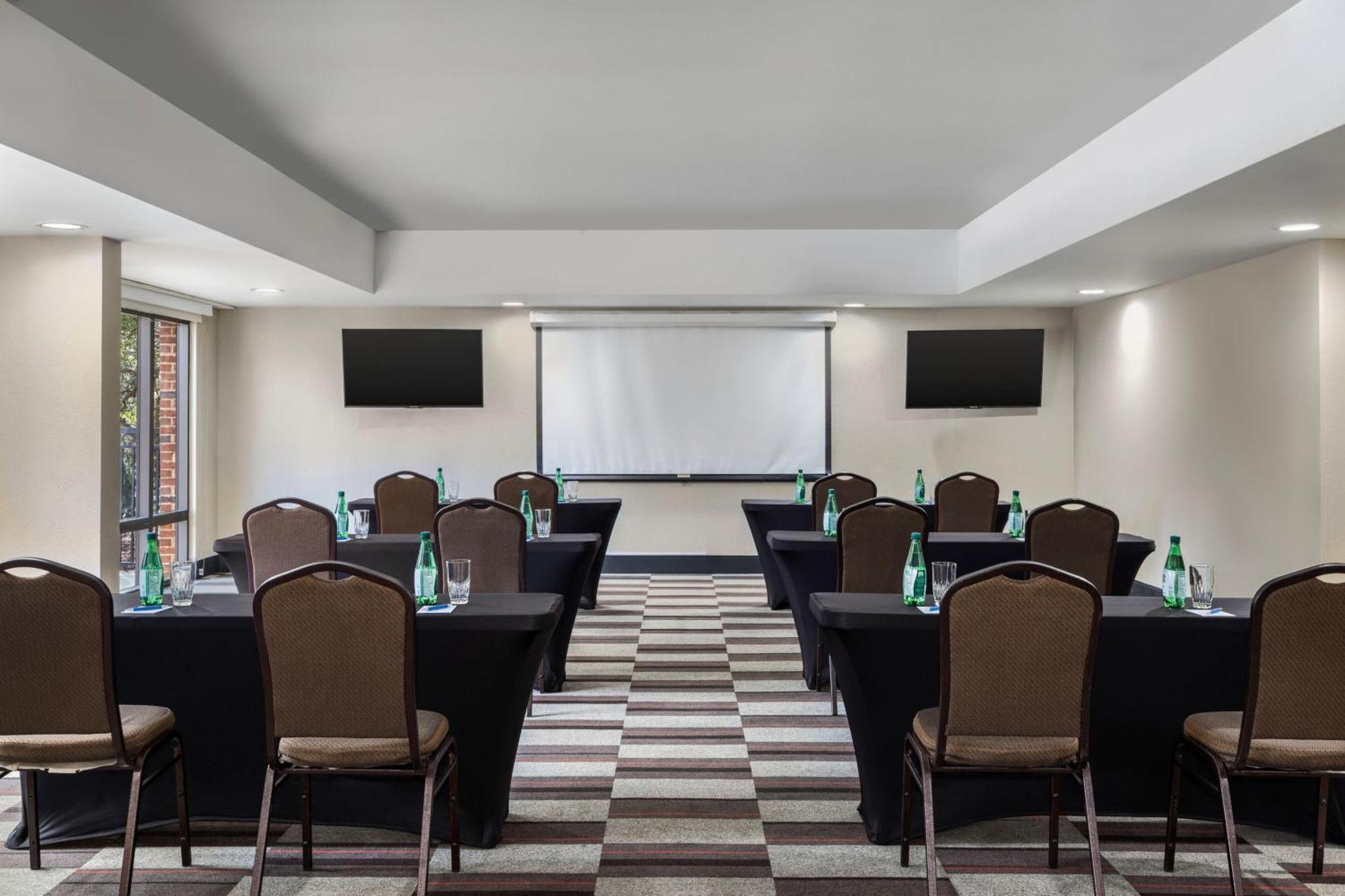 Four Points By Sheraton Greensboro Airport Exterior photo