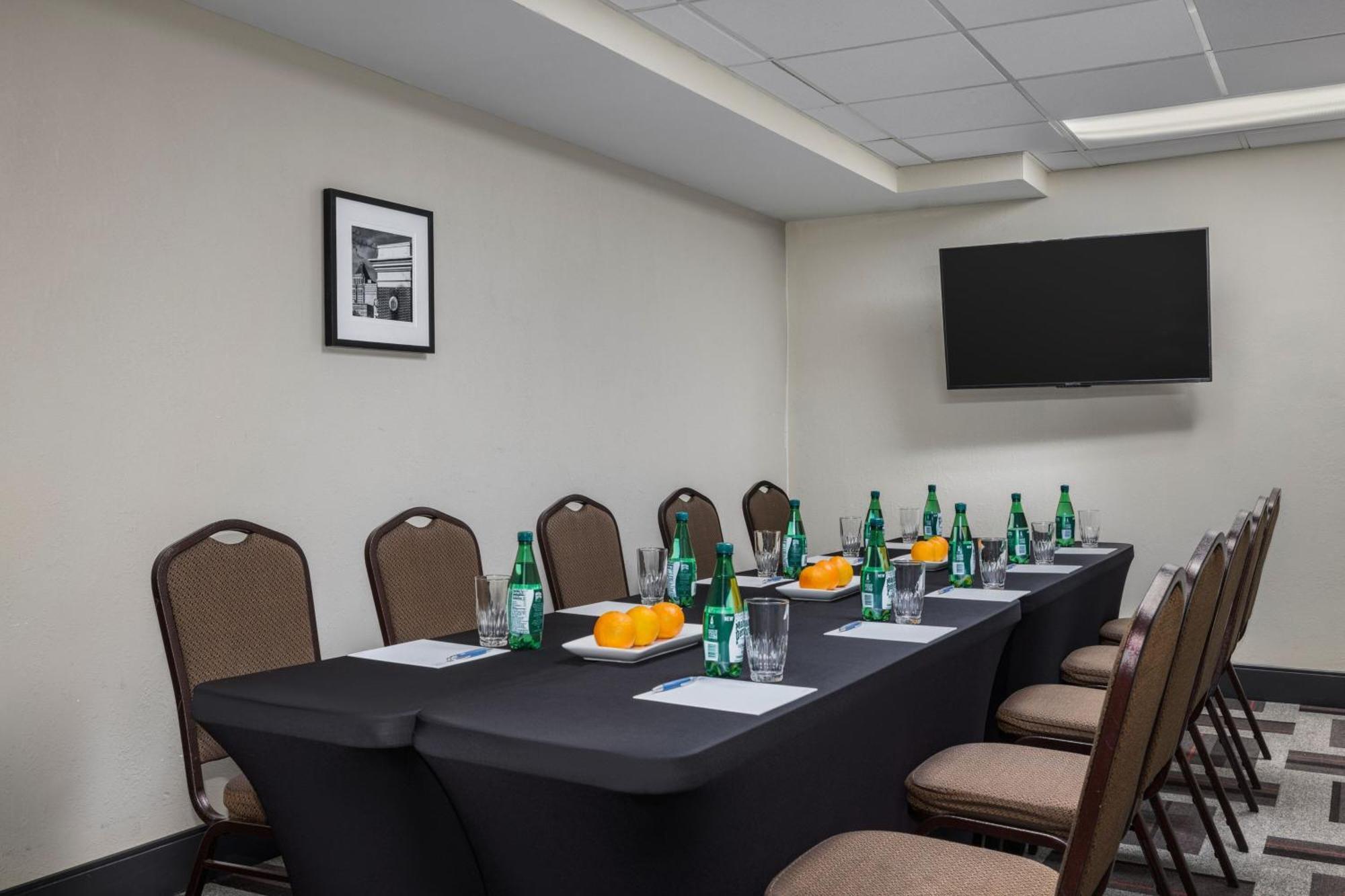 Four Points By Sheraton Greensboro Airport Exterior photo