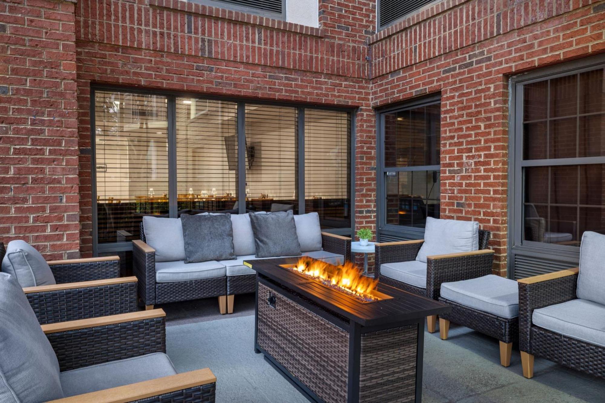 Four Points By Sheraton Greensboro Airport Exterior photo