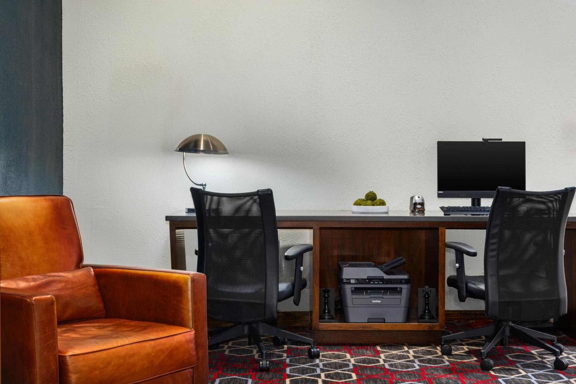Four Points By Sheraton Greensboro Airport Exterior photo