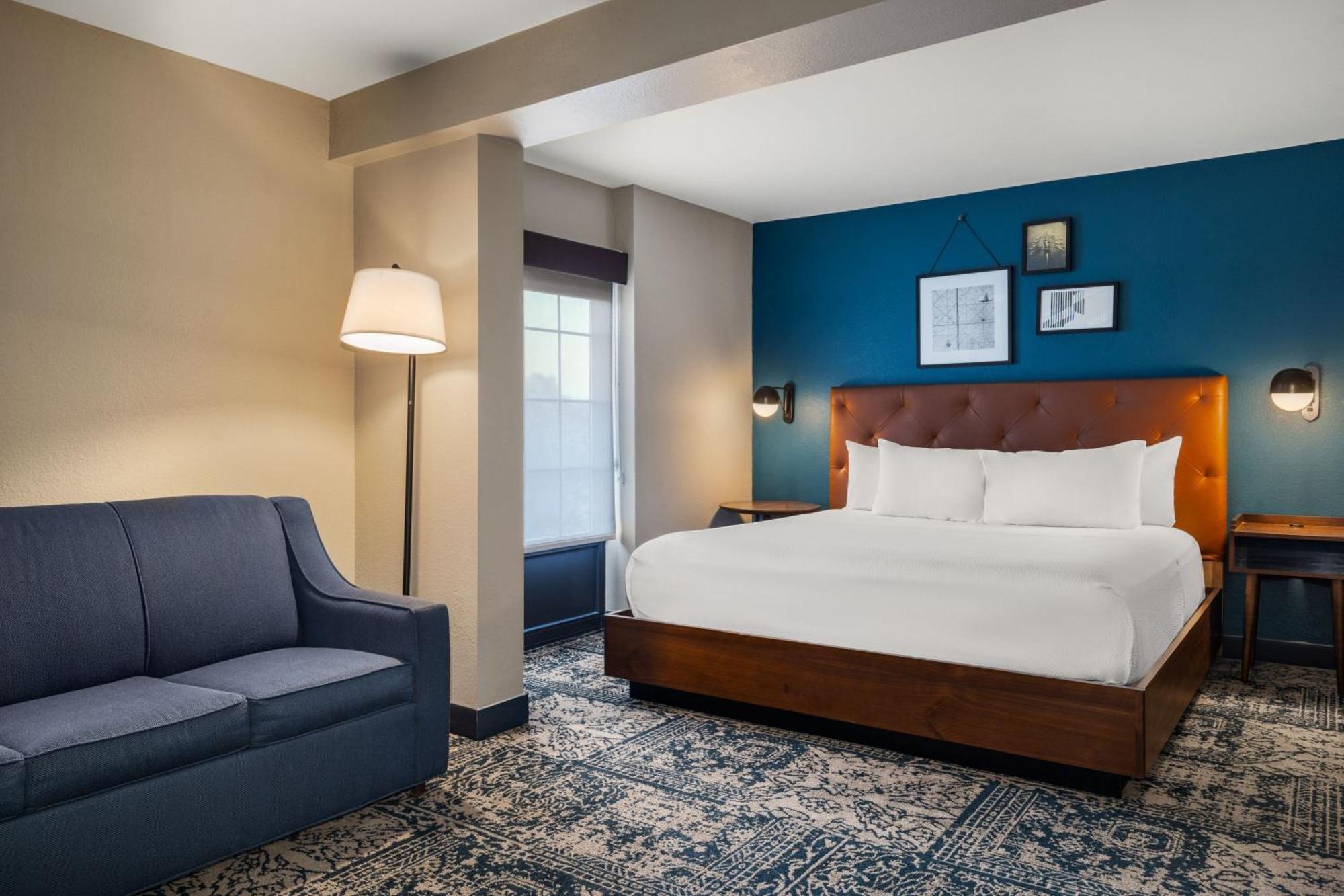 Four Points By Sheraton Greensboro Airport Exterior photo