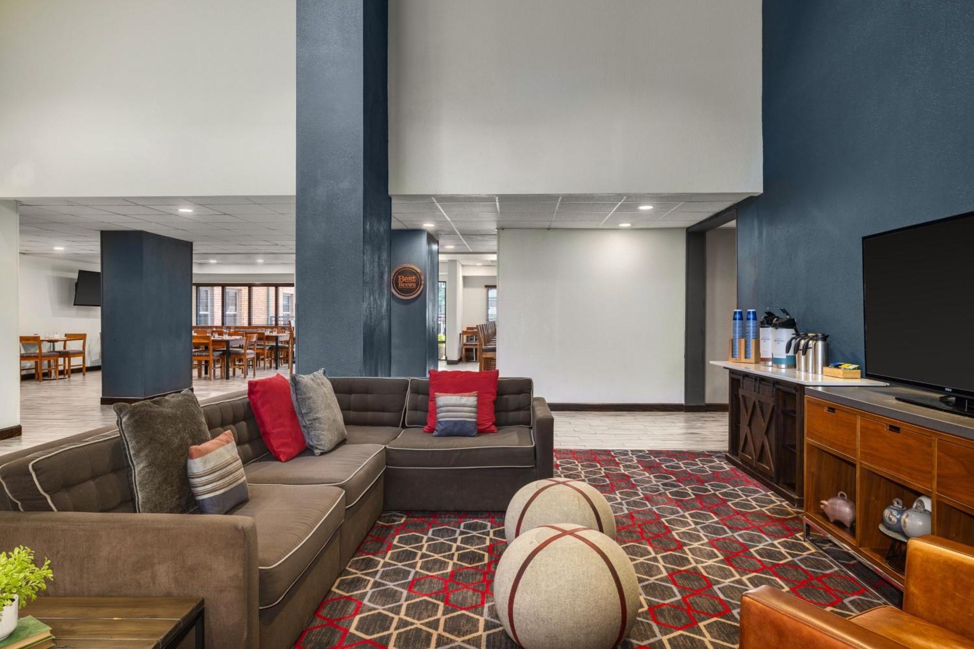 Four Points By Sheraton Greensboro Airport Exterior photo