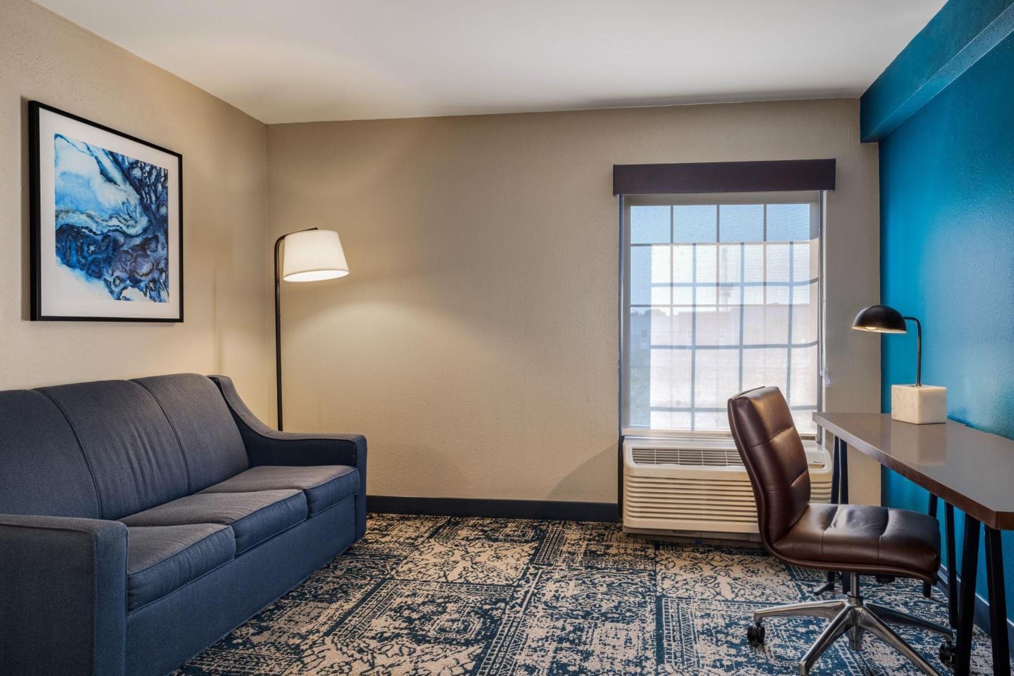 Four Points By Sheraton Greensboro Airport Exterior photo