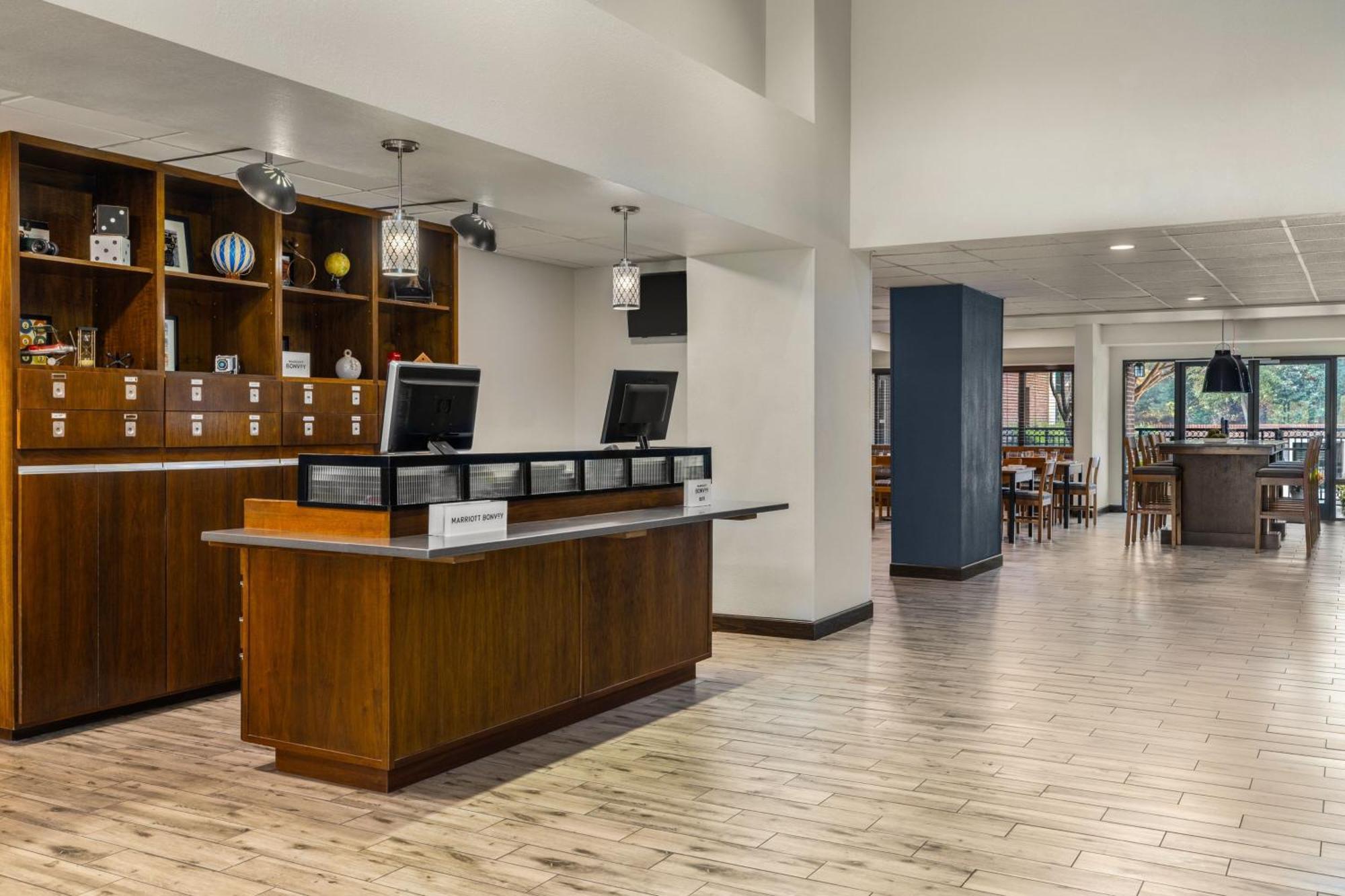 Four Points By Sheraton Greensboro Airport Exterior photo